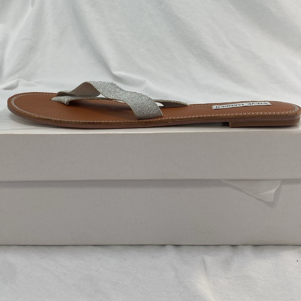 Steve Madden Silver Showoff sandals - (toe ring style) - Picture 4 of 5